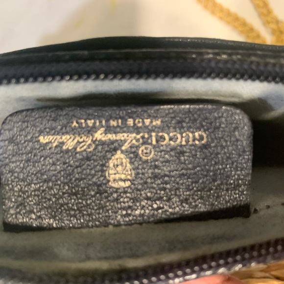 Vintage Gucci with removable should strap. - Picture 7 of 9